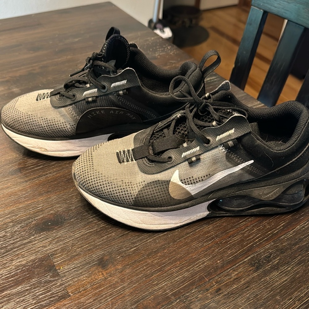 Nike air max women’s 5 1/2